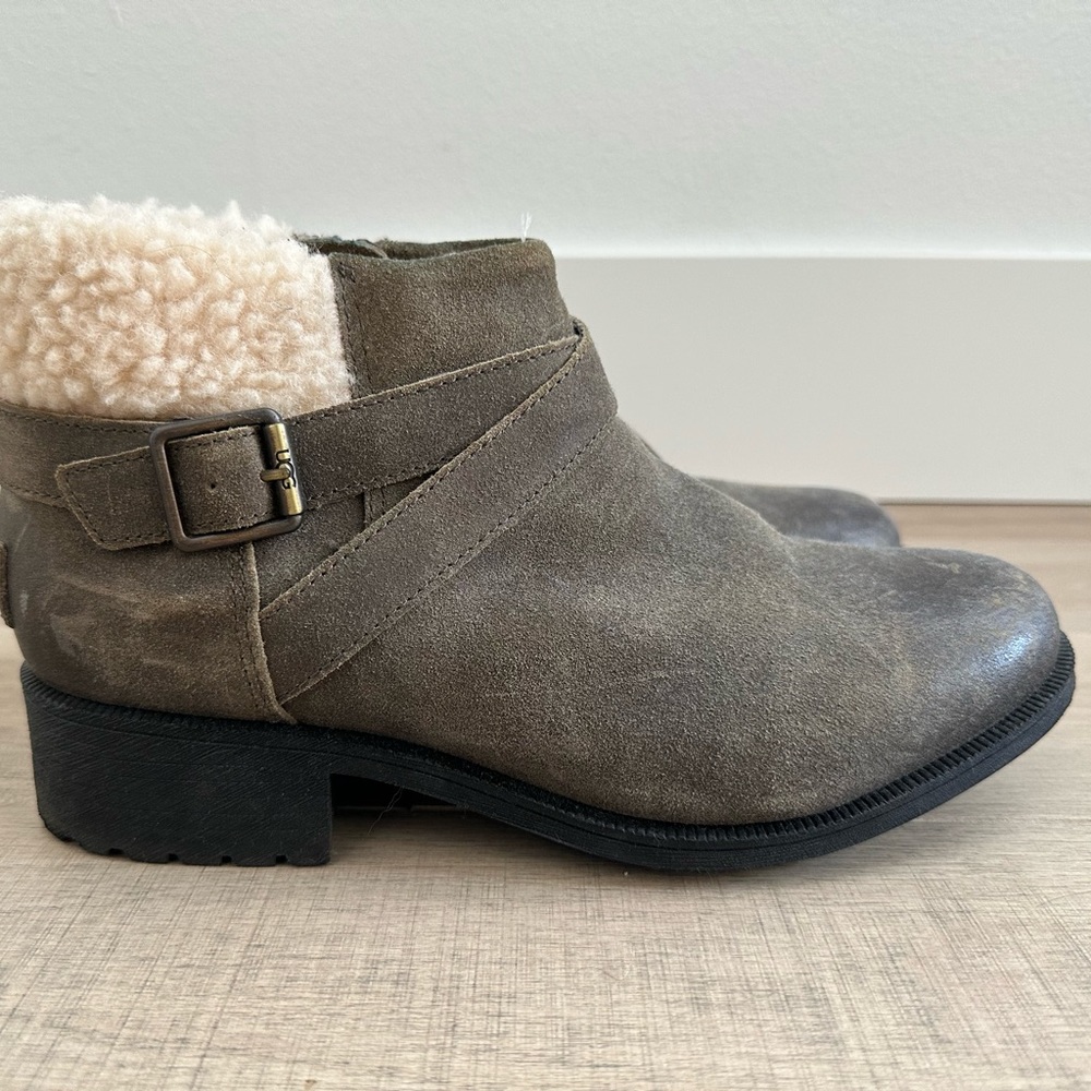 UGG WOMEN'S DOVE BENSON BOOTS - ROUND TOE